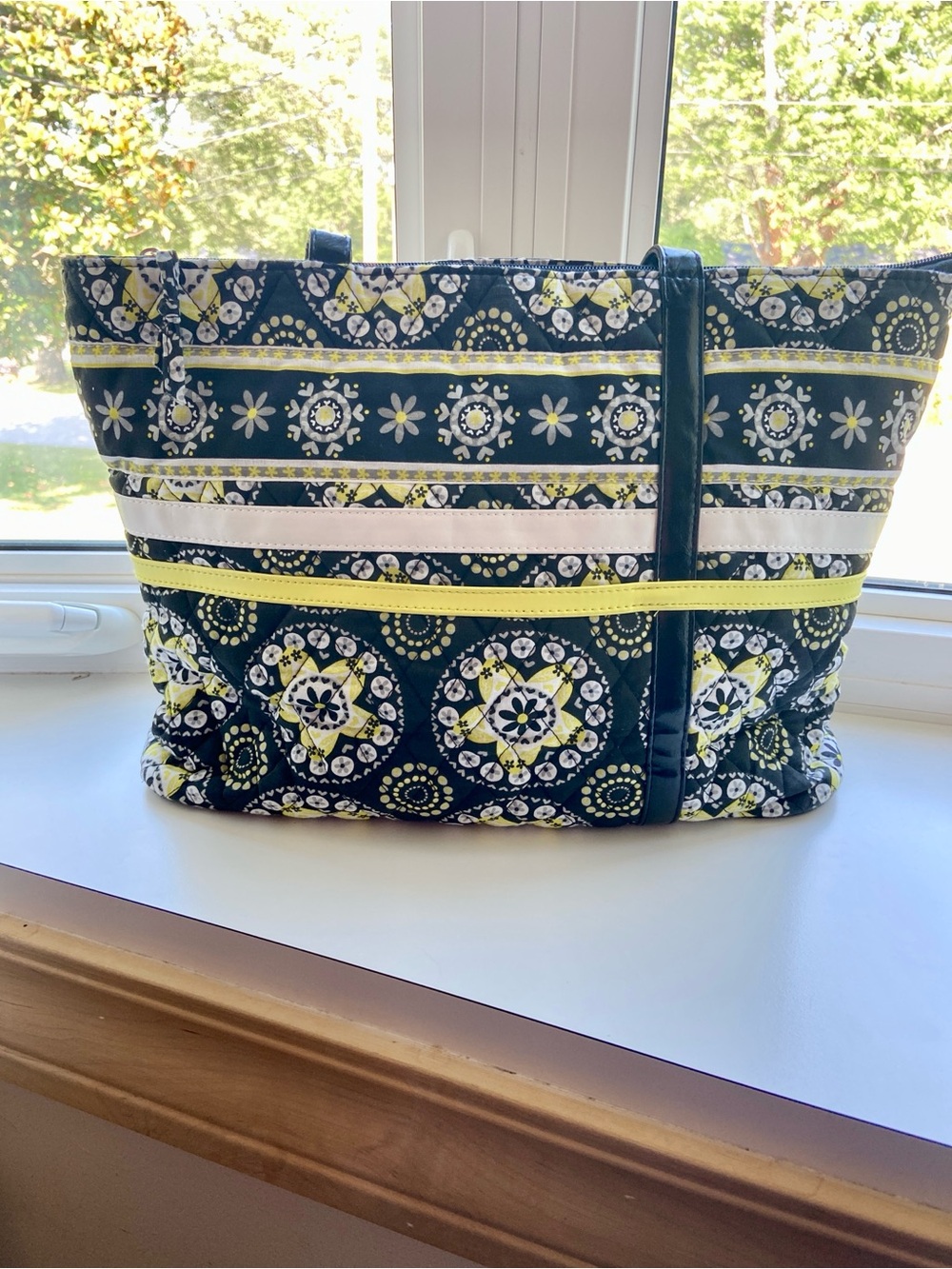Quilted Floral Pattern Tote Bag in Black and Yellow